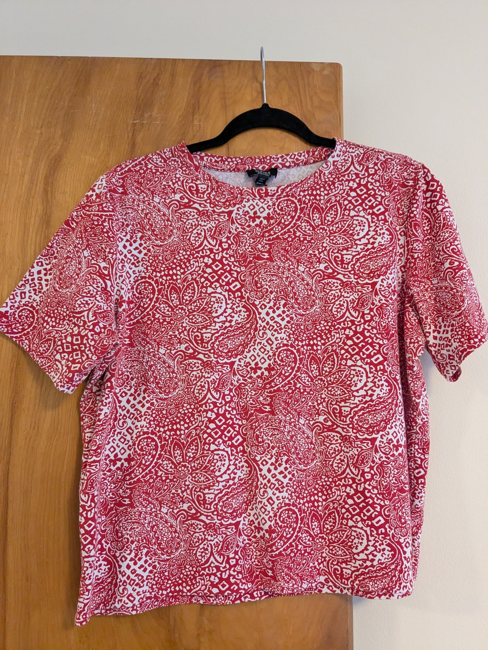 Jones New York Red and White Short Sleeve Paisley Print Tee